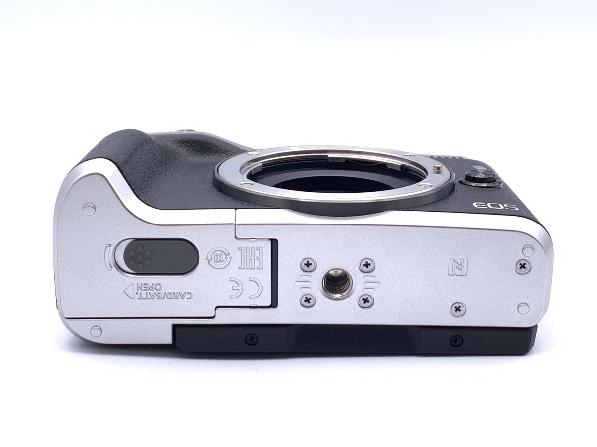 �L���m�� EOS M6 �{�f�B �V���o�[