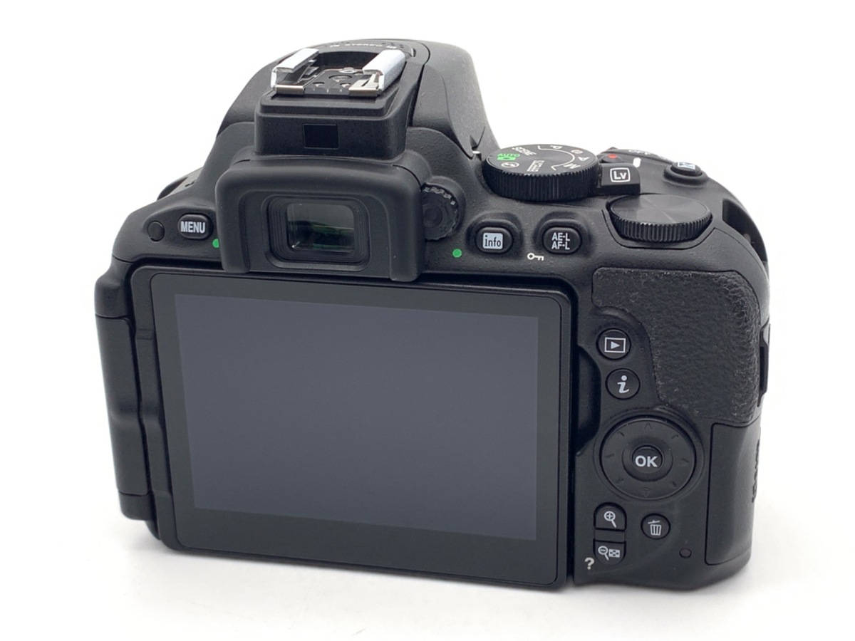 �j�R�� D5500 �{�f�B �u���b�N