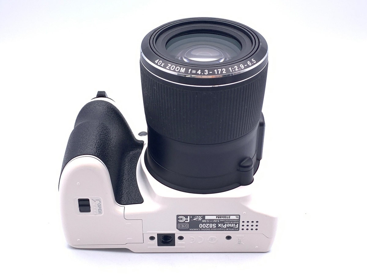 FinePix S8200 �ܲāy1620����f�z