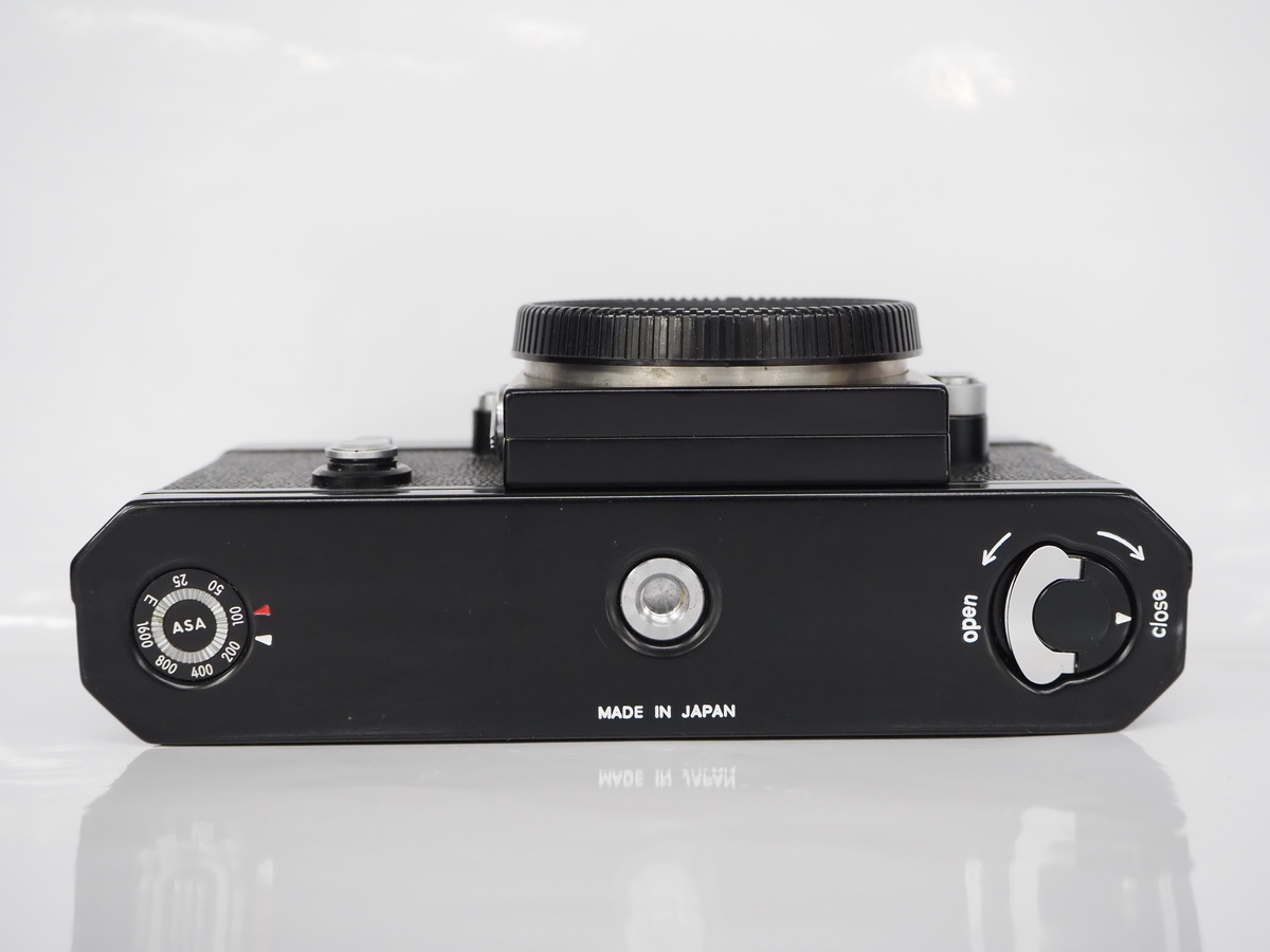 Nikon F アイレベル 中期 ブラック 赤城耕一：第5回 ブラックにするか、シルバークロームにするか、それが