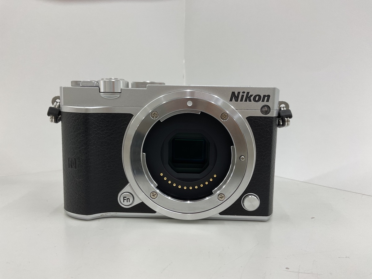 中古 ニコン Nikon1 J5 + 10-30mm F3.5-5.6 VR付 シルバー 程度