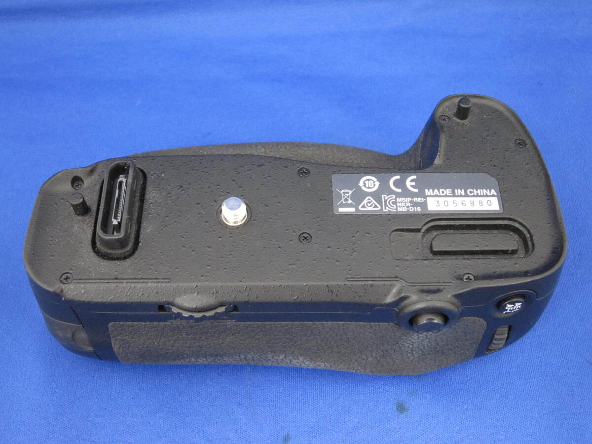 中古：B(並品)】ニコン マルチパワーバッテリーパック MB-D16