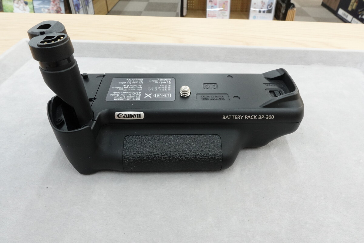 Canon EOS7 バッテリーパックBP-300 + Sigma 24mm 付 Canon EOS7