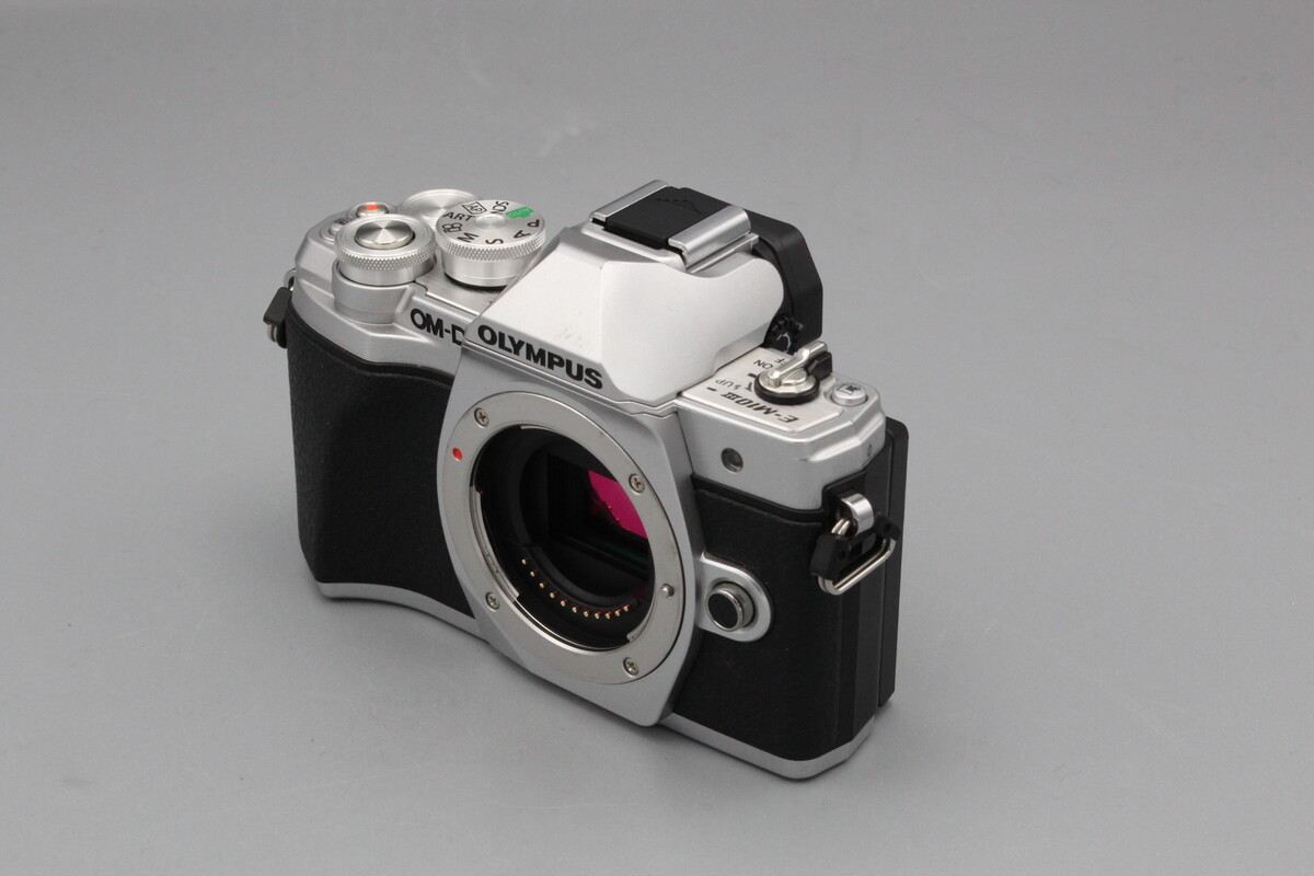 オリンパス OM-D E-M10 MarkIII ボディ シルバー