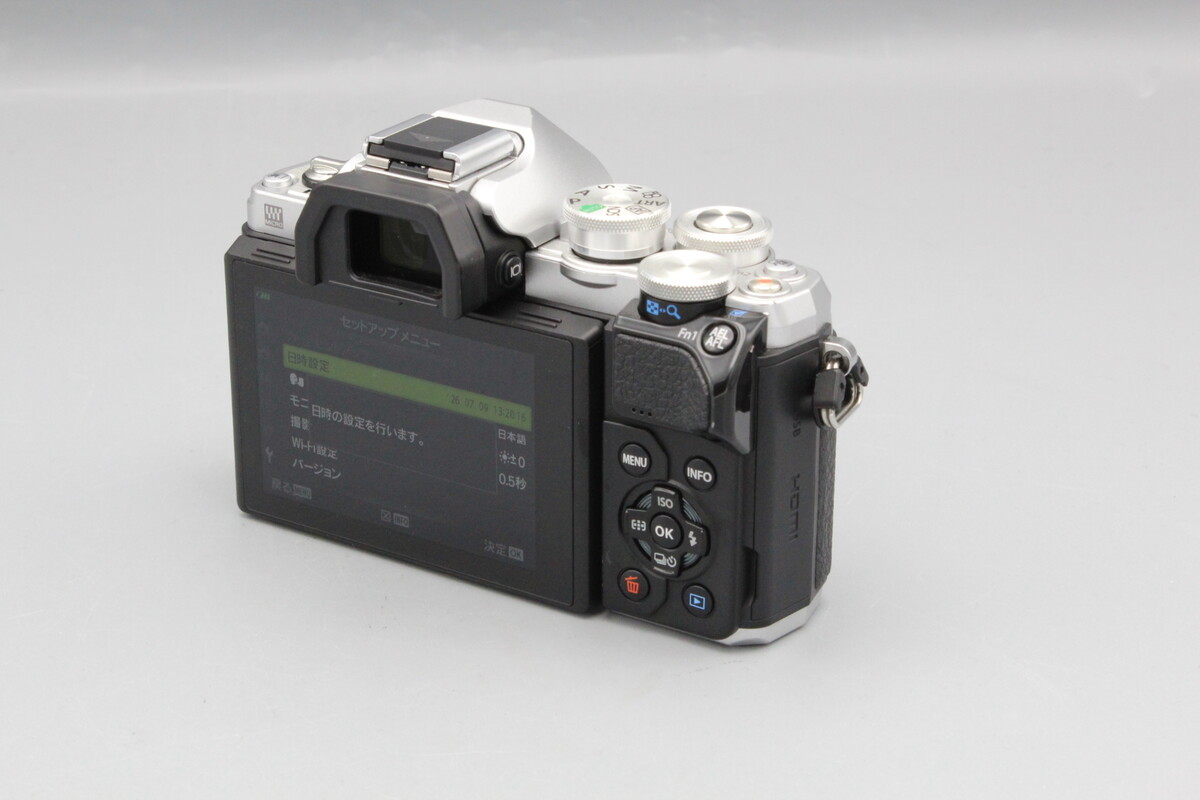 オリンパス OM-D E-M10 MarkIII ボディ シルバー