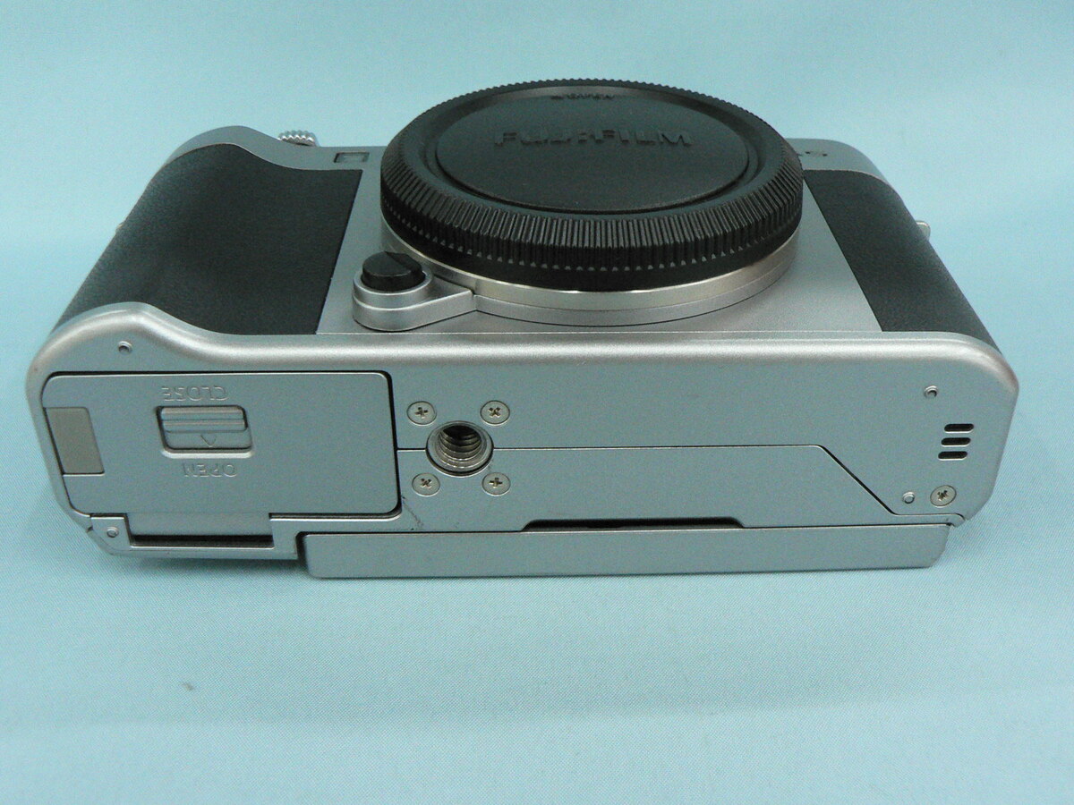 中古：B(並品)】フジフイルム X-A5 ボディ シルバー | 2449440018899