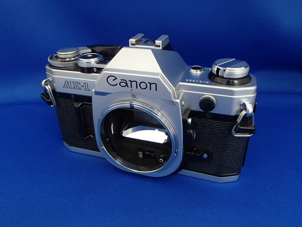 超美品 キャノン AE-1 シルバー　フィルムカメラ モルト新品交換済 B424 中古】 【難あり品】 キヤノン AE-1 ボディ シルバー Canon/キャノン