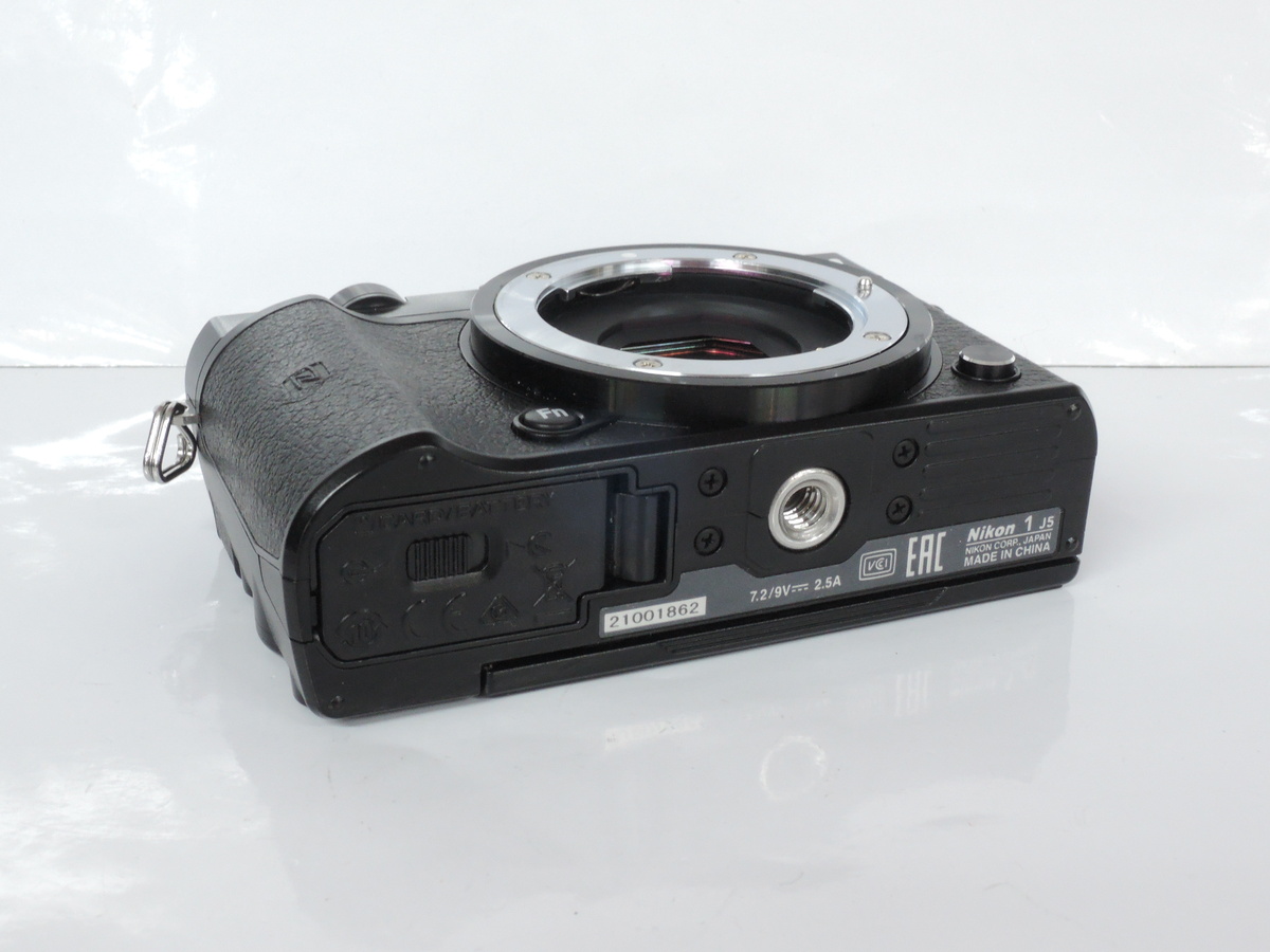 �j�R�� Nikon1 J5 �{�f�B �u���b�N