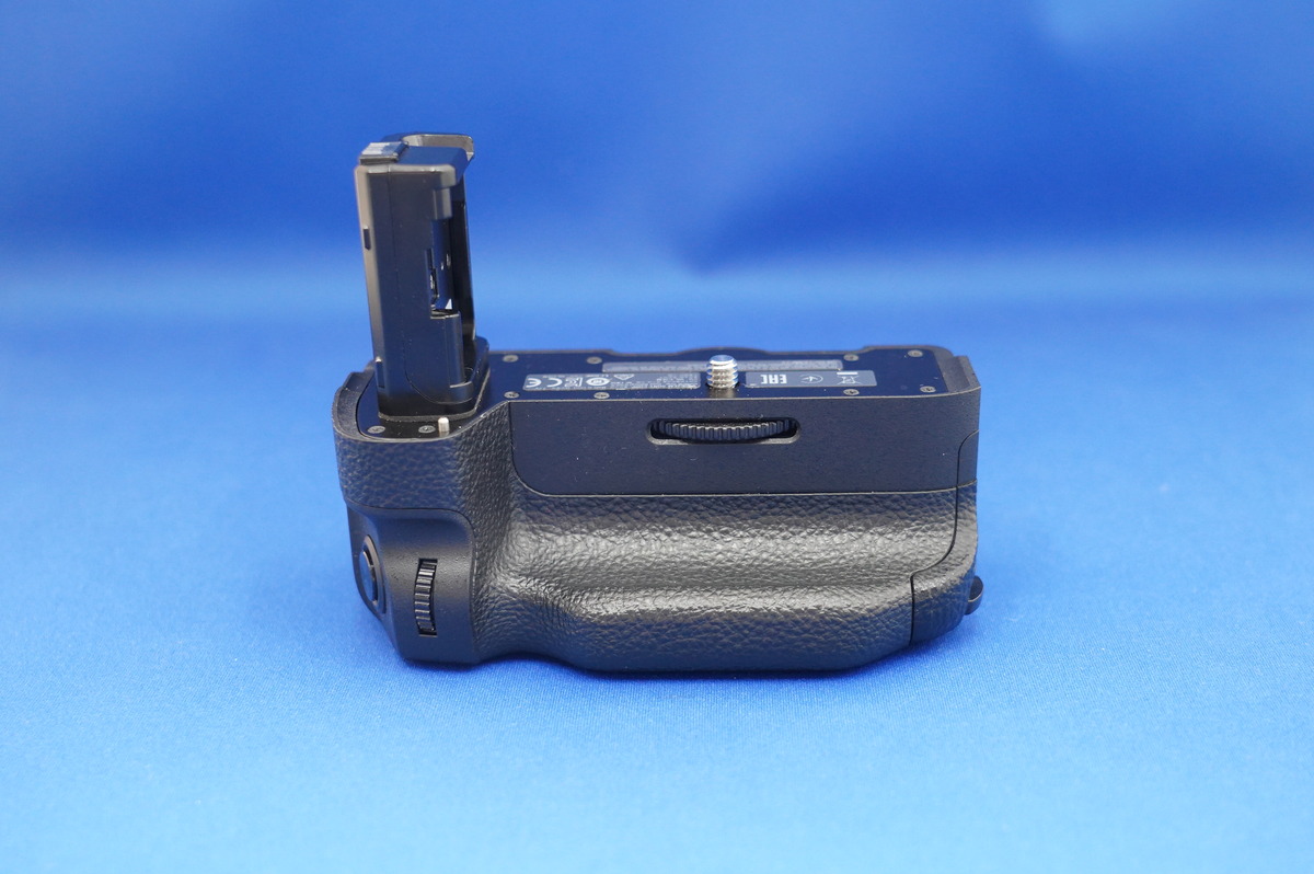 ソニー SONY 縦位置グリップ VG-C2EM（中古品） 中古：B(並品)】ソニー 縦位置グリップ VG-C2EM | 2449650016753