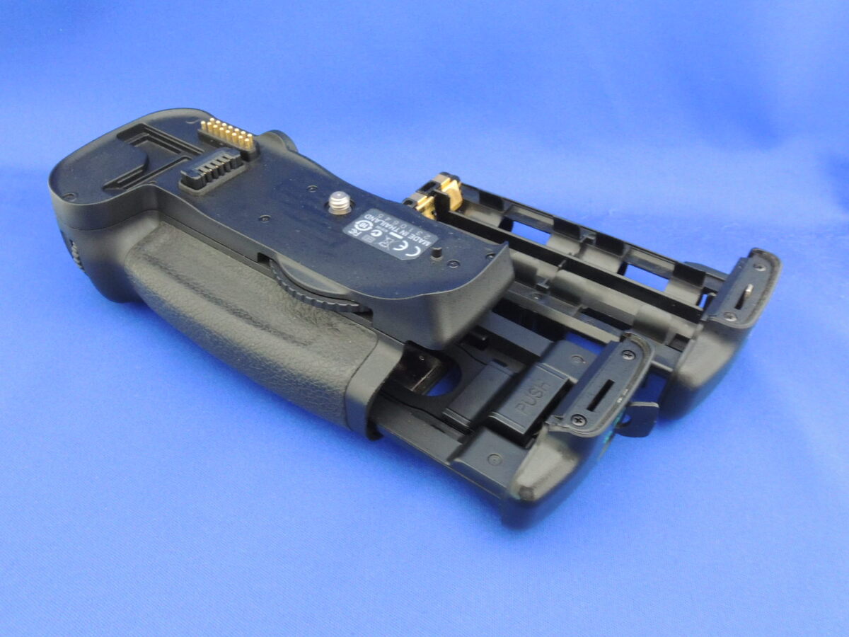 中古:AB(良品)】ニコン マルチパワーバッテリーパック MB-D10 中古:AB(良品)】ニコン マルチパワーバッテリーパック MB-D10
