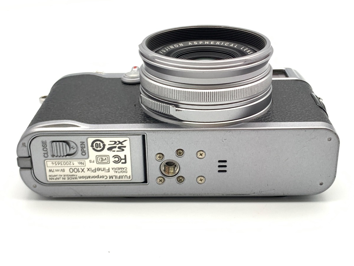 FUJIFILM X100 シルバー【1230万画素】