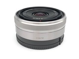 美品✨ソニー E 16mm F2.8❤️薄型・軽量単焦点レンズ！ ソニー「E 16mm F2.8」は小型軽量システムに最適だが、光学性能