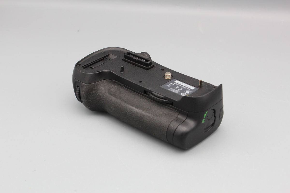 Nikon - 極上品 ニコン MB-D12 マルチパワーバッテリーパック 中古：B(並品)】ニコン マルチパワーバッテリーパック MB-D12