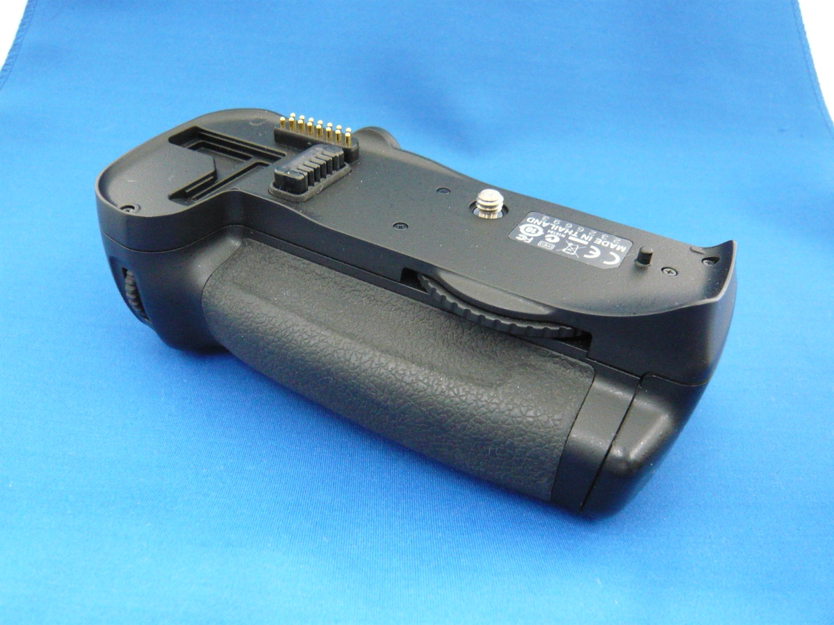 [純正:未使用：新古品] Nikon純正マルチパワーバッテリーパックMB-D10 Nikon MB-D10、D700・D300用、Li-ionバッテリー対応