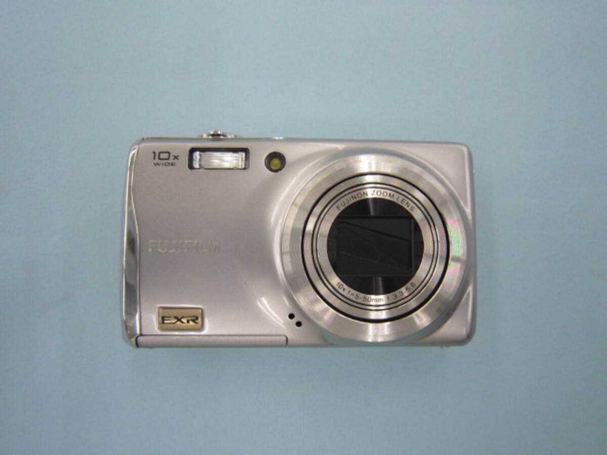 美品　バッテリー充電器付　FINEPIX F70EXR デジタルカメラ　シルバー Amazon | FUJIFILM デジタルカメラ FinePix(ファインピックス
