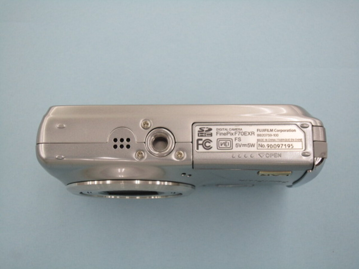 中古】フジフイルム FinePix F70EXR シルバー｜｜カメラの