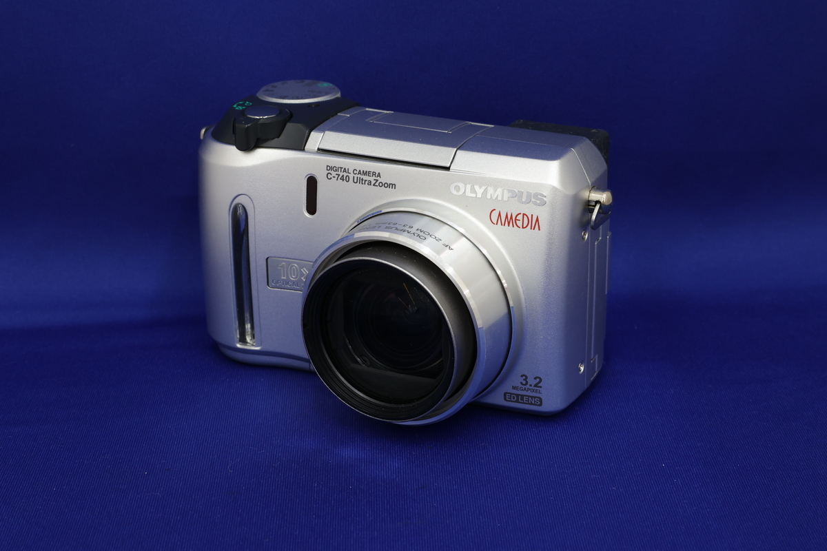 オリンパス CAMEDIA C-740UZ【320万画素】