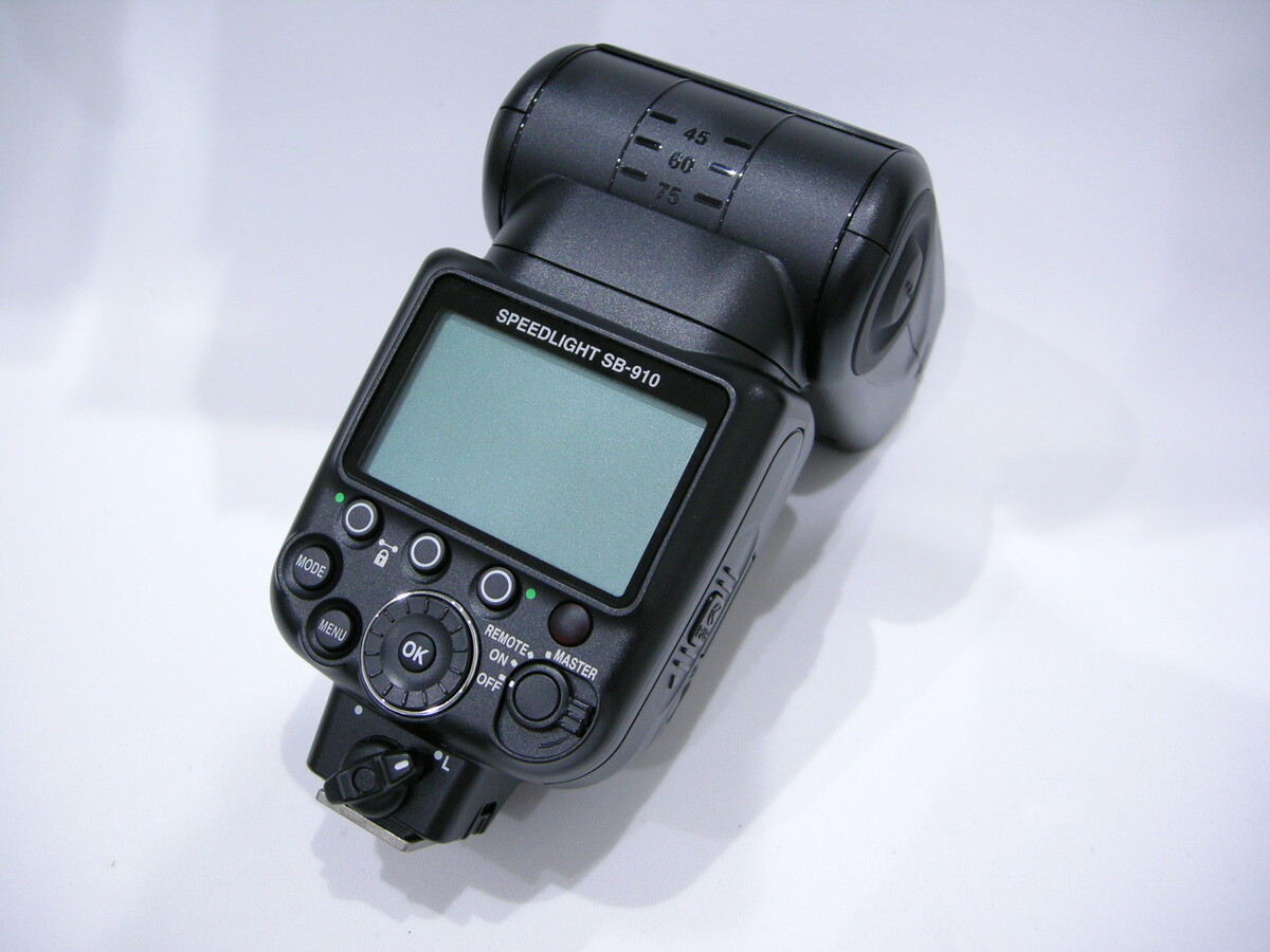 SB-910 スピードライト